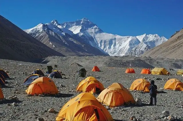Финальный рывок к вершине Эвереста проходит гладко