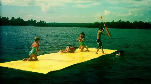 Игрушки лета: коврик для плавания