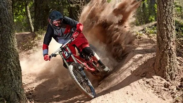 Да, велосипеды принадлежат лыжным склонам