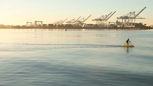 Новый вид езды на воде: водный мотоцикл