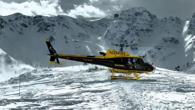 Подготовка к катанию на лыжах в большом городе