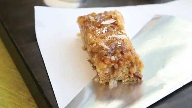 Гоночная еда: пирожные с беконом и кленовым рисом