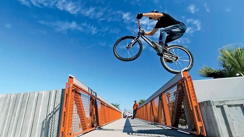 Девин Супер Бродяга: Мальчик-король YouTube Huck Shots