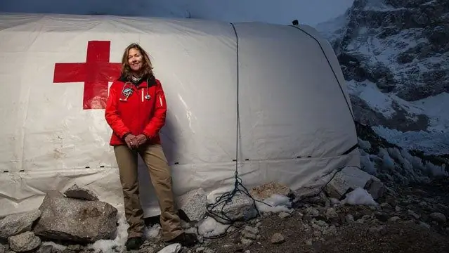 Луанн Фрир: за кулисами отделения неотложной помощи Эвереста