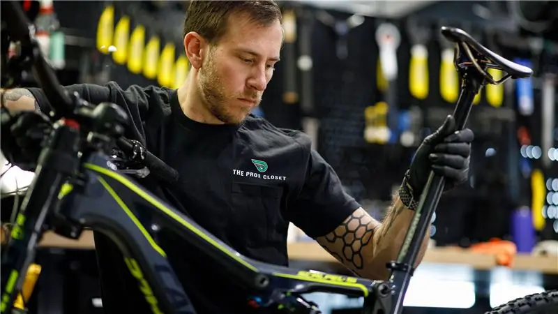 В шкафу Pro продаются хорошие подержанные велосипеды по низким ценам