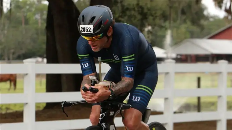 Растительная диета питает этот панк-рок Ironman