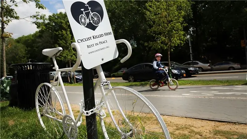 Убивать велосипедистов так же по-американски, как и массовые расстрелы