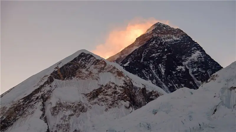 Два альпиниста погибли на Эвересте