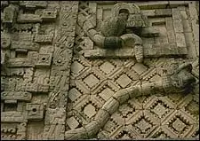 Взгляните четко: рельеф майя в Ушмале