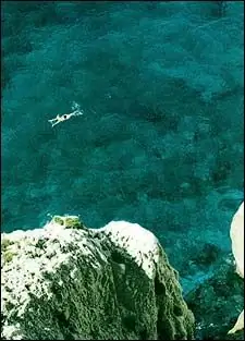 ГЛУБОКИЙ СИНИЙ: Carbo разгружается у берегов Finalpia