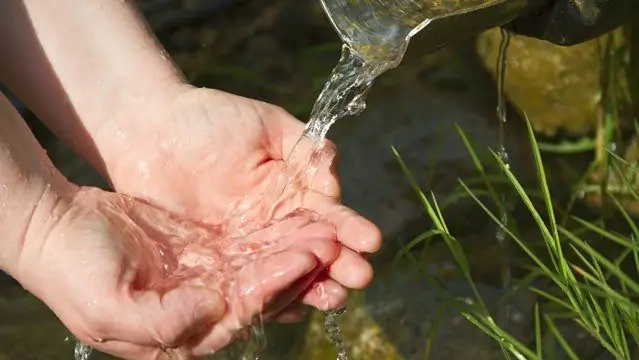 Как я могу вымыть руки в пустыне?