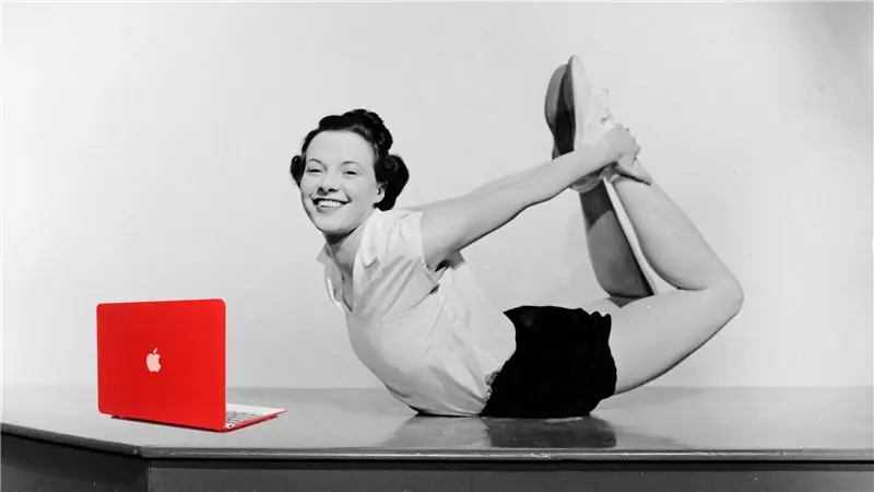 Причудливая интимность группового фитнеса на Zoom