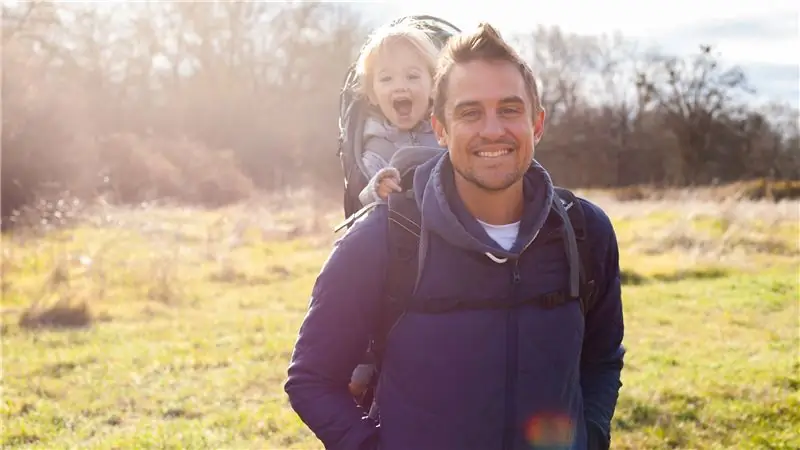 Этот ребенок-носильщик изменил нашу жизнь