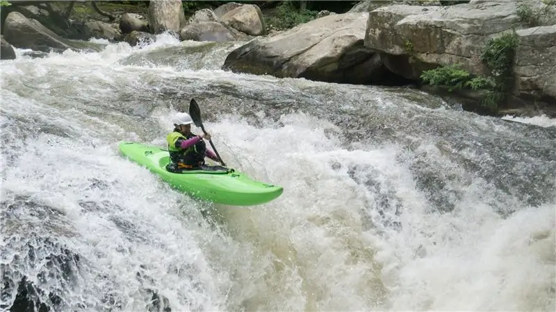Как этот 46-летний каякер находит равновесие в хаосе