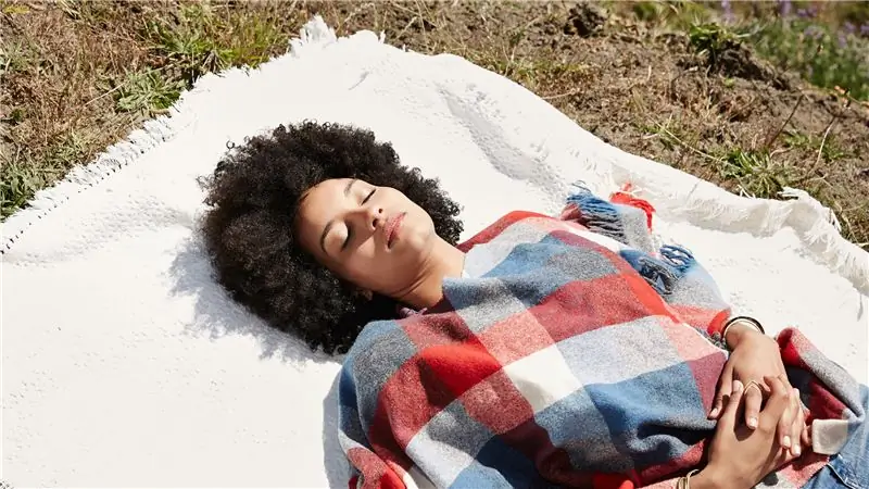 Наука утверждает, что сон в лагере полезен для вас