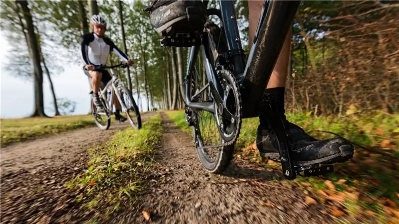 Цепи велосипеда следует покрыть горячим воском. Вот почему