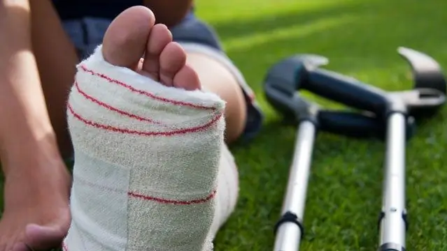 Как я могу оставаться в максимальной аэробной форме, если у меня травма стопы?