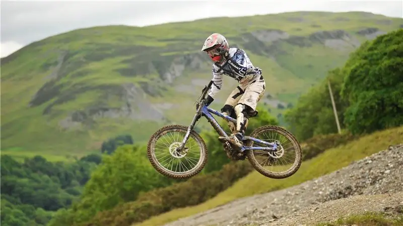 Стоит ли менять велосипедный шлем?