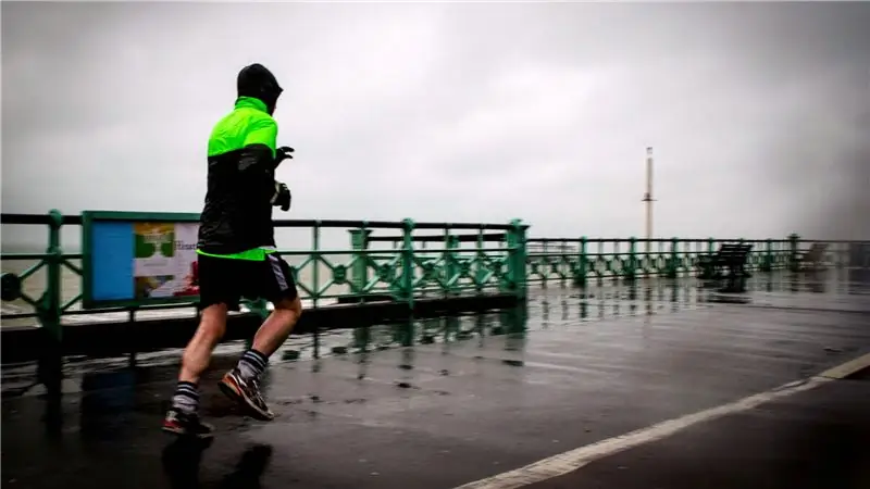 Могут ли бегуны действительно получить удар молнии и продолжить движение?