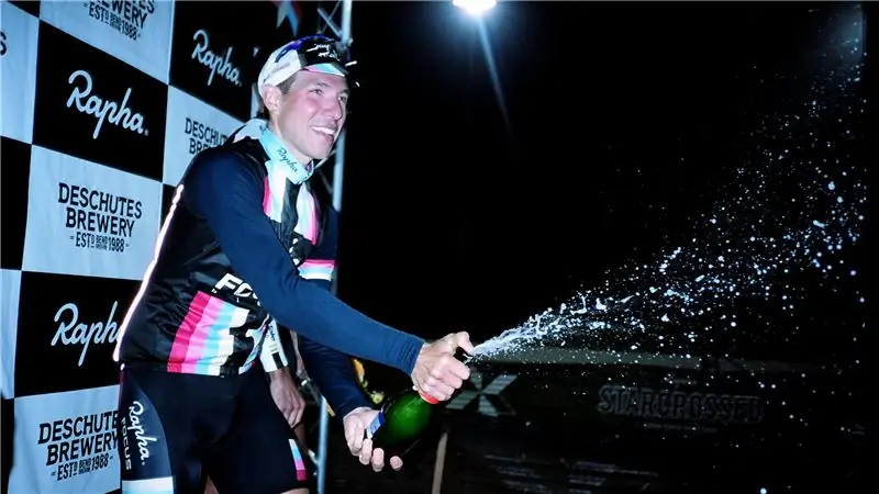 Джереми Пауэрс направляется в гору