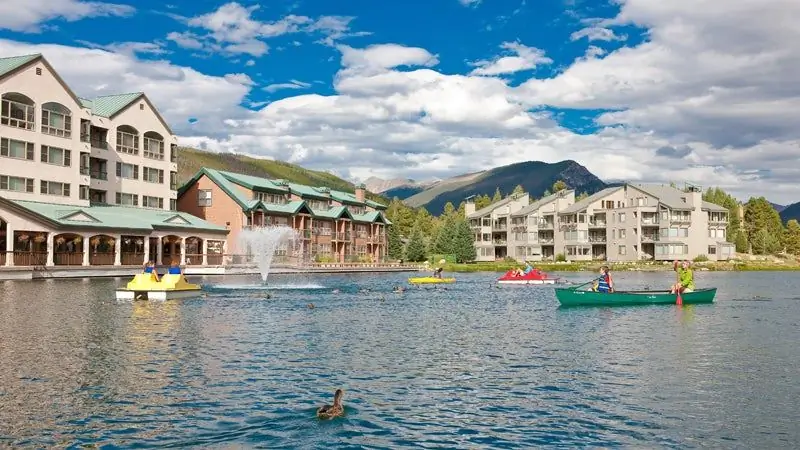 Мероприятия День из жизни Семья Keystone Lake Lakeside Village Паспорт весла на лодке Летний журнал вне Интернета Keystone Resort