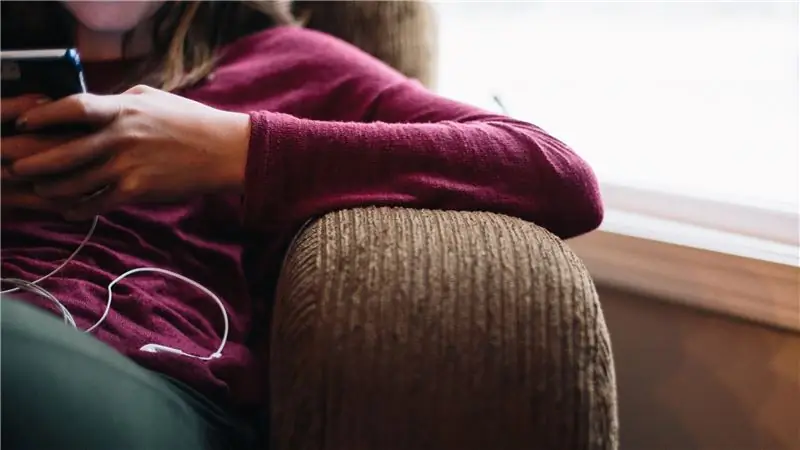 Заряжайте свой телефон на кухне