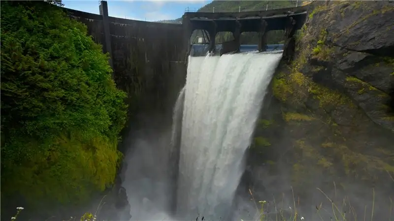 Что происходит, когда вы сносите две 100-летние дамбы