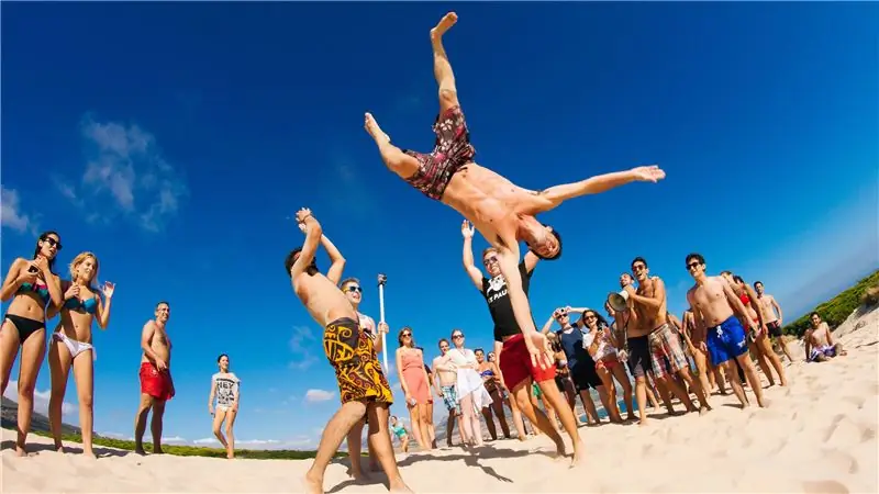 Тратьте деньги на путешествия, а не на вещи