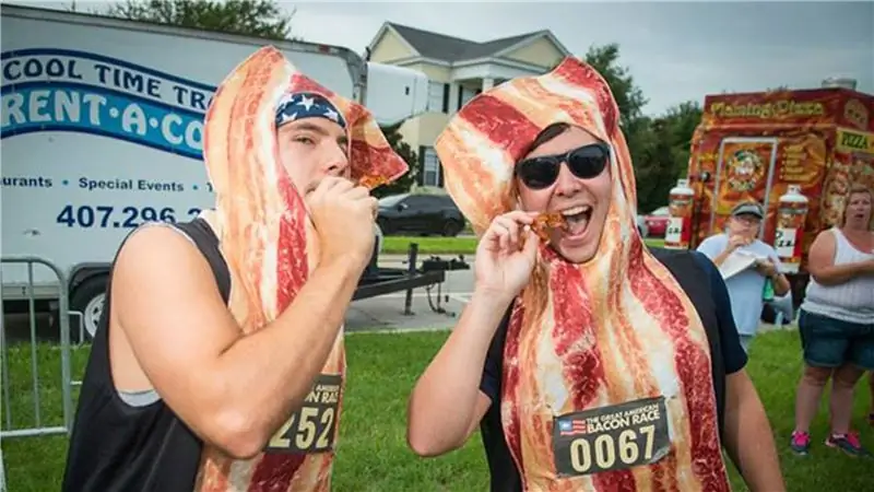 Ешь и беги (и сжимай грудь в агонии) на гонке с беконом