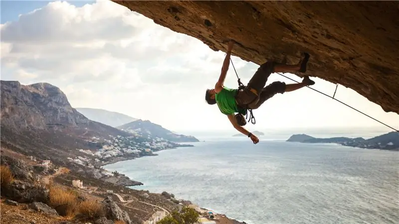 Как клеевые болты спасают прибрежные скалы