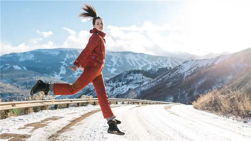 Самая популярная вещь в этом лыжном сезоне - прокат комбинезона 30-летней давности