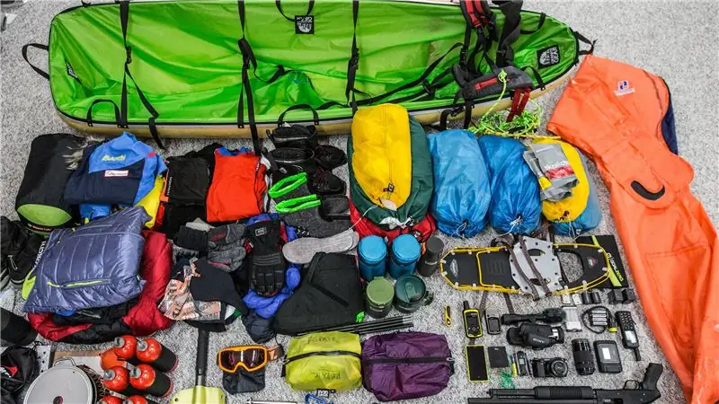 Как организовать гараж, забитый снаряжением