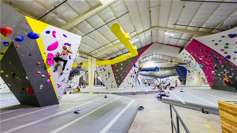 Боулдеринговый зал приезжает в Голливуд