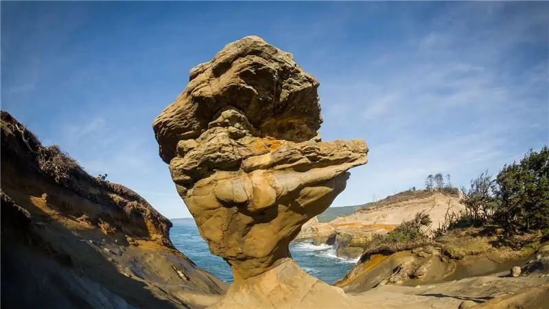 Видео показывает, как вандалы разрушают «культовую» скальную формацию в Орегоне