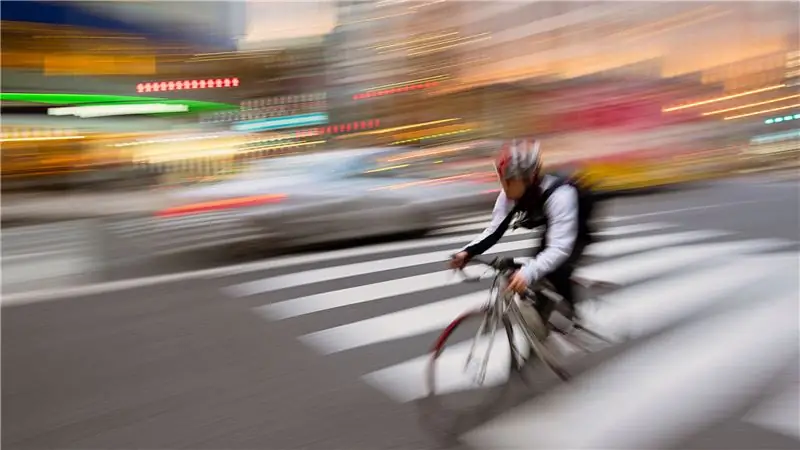 Самосвалы, по всей видимости, имеют преимущественное право проезда по велосипедам