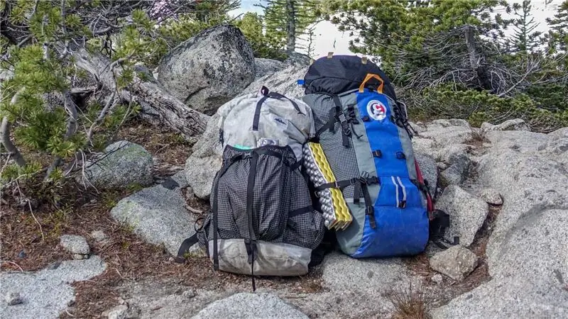 Мы взяли с собой 60L Worksack вместе с 70L Hyperlite Mountain Gear Southwest в трехдневное путешествие. HMG был легче, но CiloGear удерживал свой груз ближе к спине владельца и надежнее