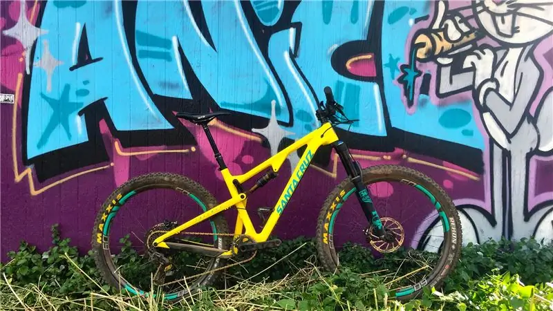 Первый взгляд: Санта-Крус-Толлбой