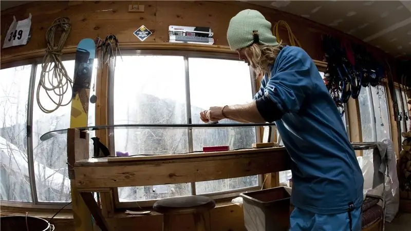 Как правильно хранить зимнее снаряжение и ухаживать за ним