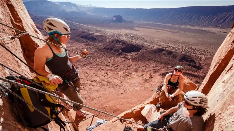 Мы опросили 2, 100 женщин на природе