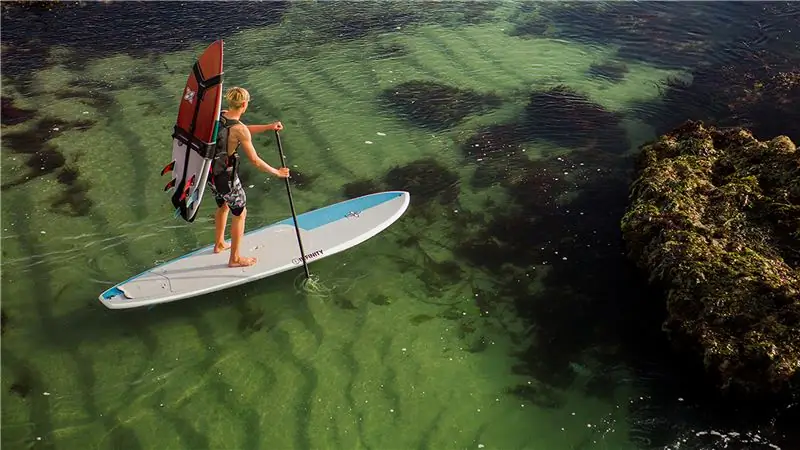 Путешествовать по серфингу стало еще проще с рюкзаком для занятий спортом