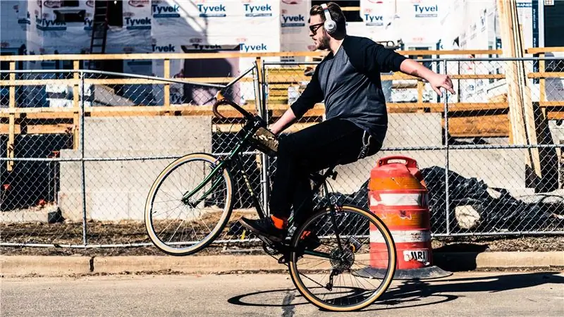 Иди вставь это тебе в ухо