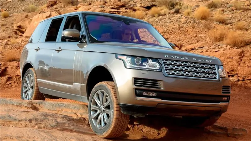 Говорить об ограничениях на Land Rover - дело относительное. Несмотря на то, что этому новому Range Rover не хватает углов, характерных для автомобиля, подобного сильно модифицированному Discovery первого поколения Уэса, он все же преодолевает препятствия лучше, чем любой другой новый внедорожник по эту сторону от Jeep Wrangler