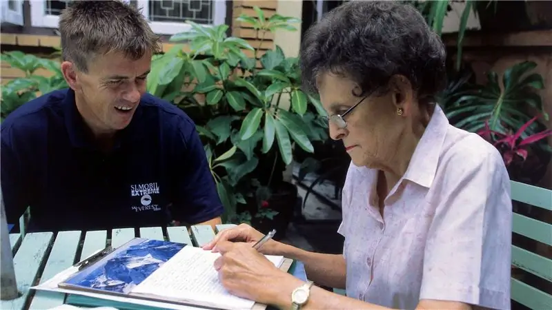 Умерла легендарная гималайская журналистка Элизабет Хоули