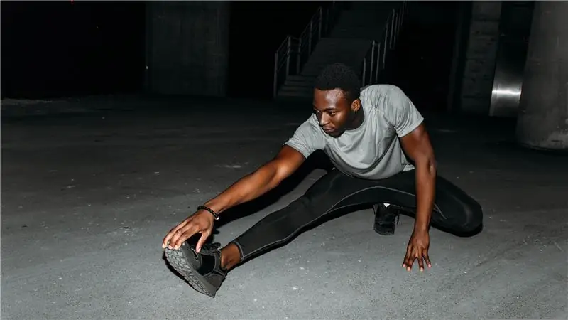 Я очень негибкий. Так что меня растянул профессионал