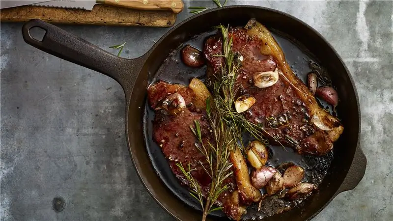 Как ухаживать за чугунной сковородой