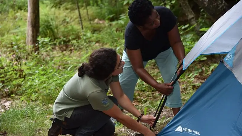 Нью-Йорк хочет привлечь больше людей в лагерь - бесплатно