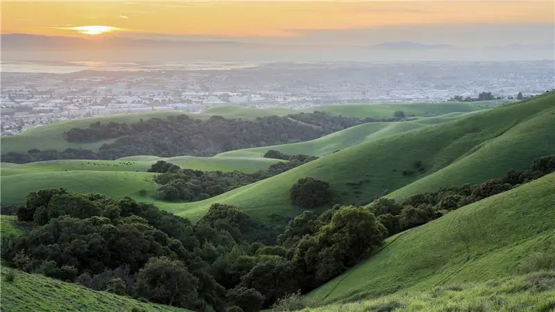 План Калифорнии на 4 миллиарда долларов по вывозу людей на улицу