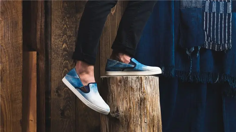 Как OluKai делает свои окрашенные вручную индиго удары