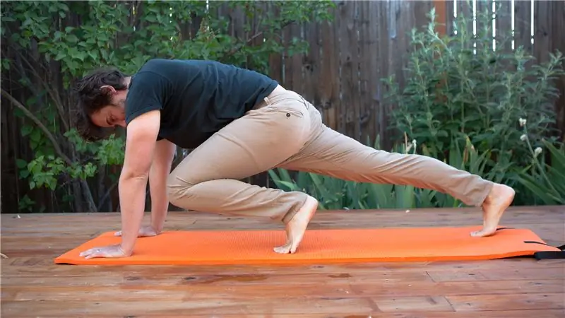 Тестирование мужских кроссовок для офисных и уличных брюк