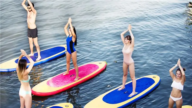 Почему центры приключений такие белые?